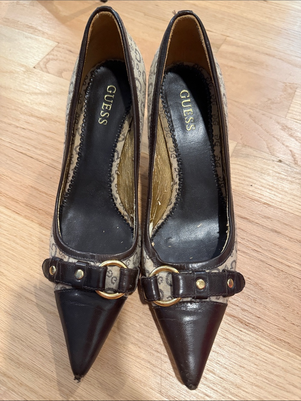 GUESS Brown Logo Pointed-Toe Pumps with Gold Ring Y2K